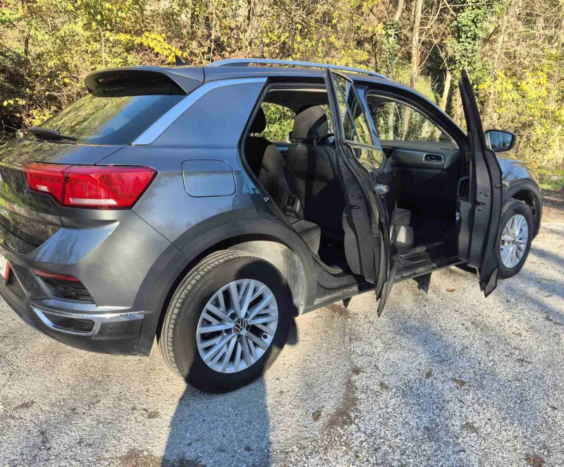 VW T-Roc 1.5 TSI, снимка 4 - Автомобили и джипове - 52425269