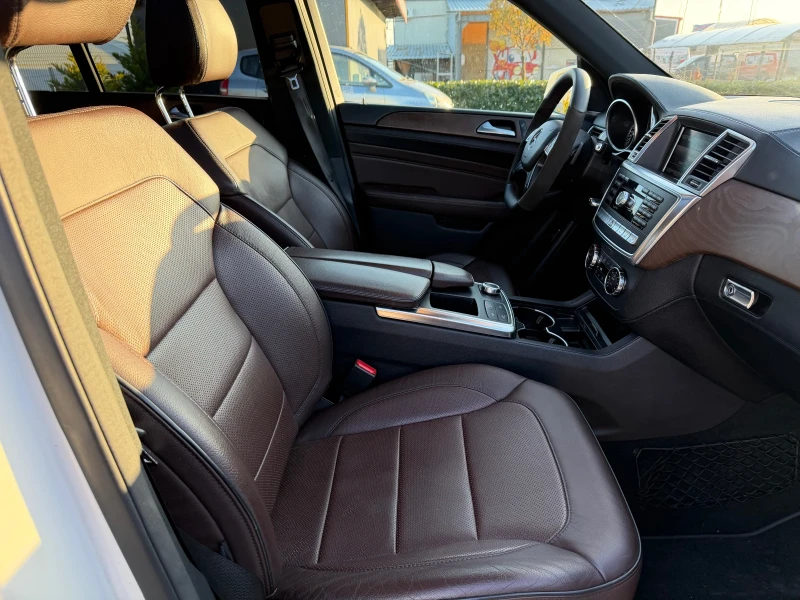 Mercedes-Benz ML 350 AMG = DISTRONIC = FULL, снимка 9 - Автомобили и джипове - 53217497