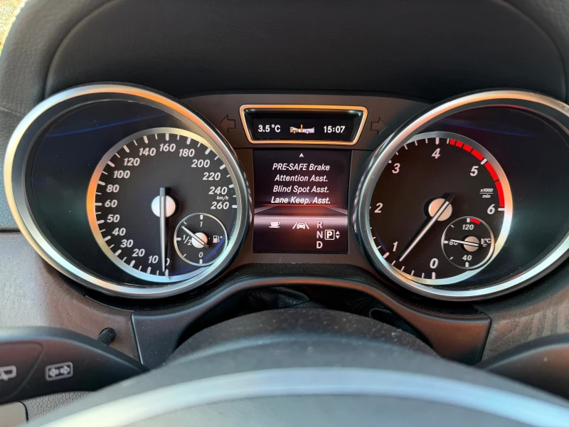 Mercedes-Benz ML 350 AMG = DISTRONIC = FULL, снимка 16 - Автомобили и джипове - 53217497