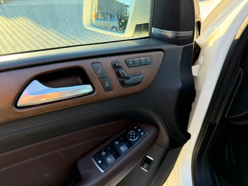 Mercedes-Benz ML 350 AMG = DISTRONIC = FULL, снимка 14 - Автомобили и джипове - 53217497