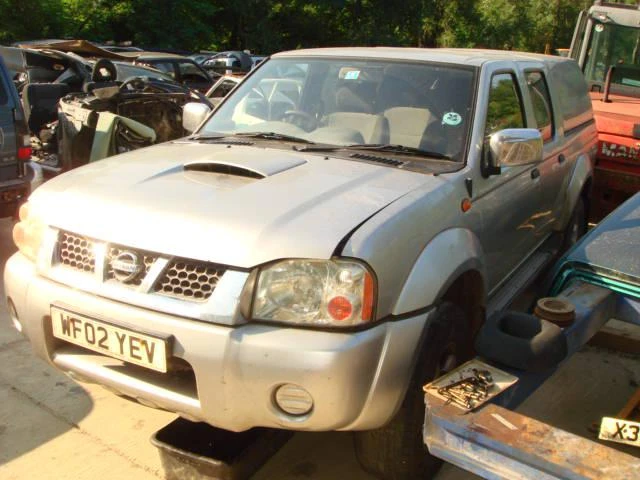 Nissan Navara 2.5TDI, снимка 2 - Автомобили и джипове - 46834034