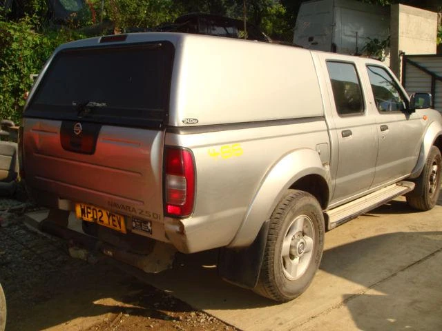 Nissan Navara 2.5TDI, снимка 3 - Автомобили и джипове - 46834034