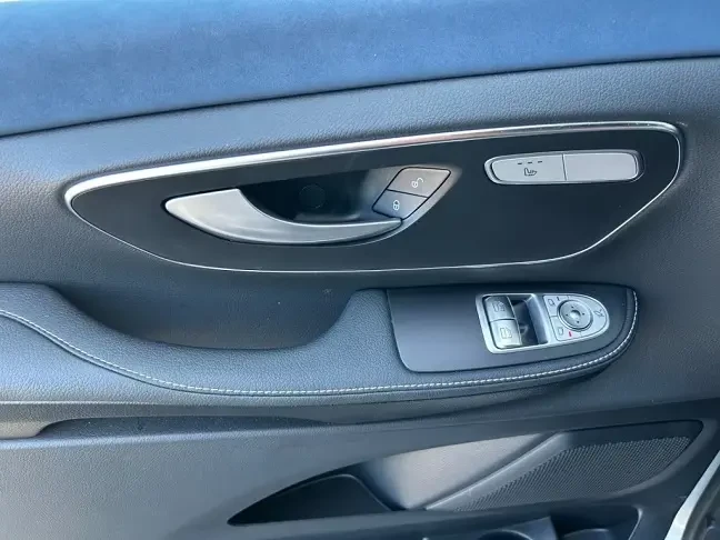 Mercedes-Benz EQV 300 Long = Avantgarde = Гаранция, снимка 5 - Автомобили и джипове - 54711492