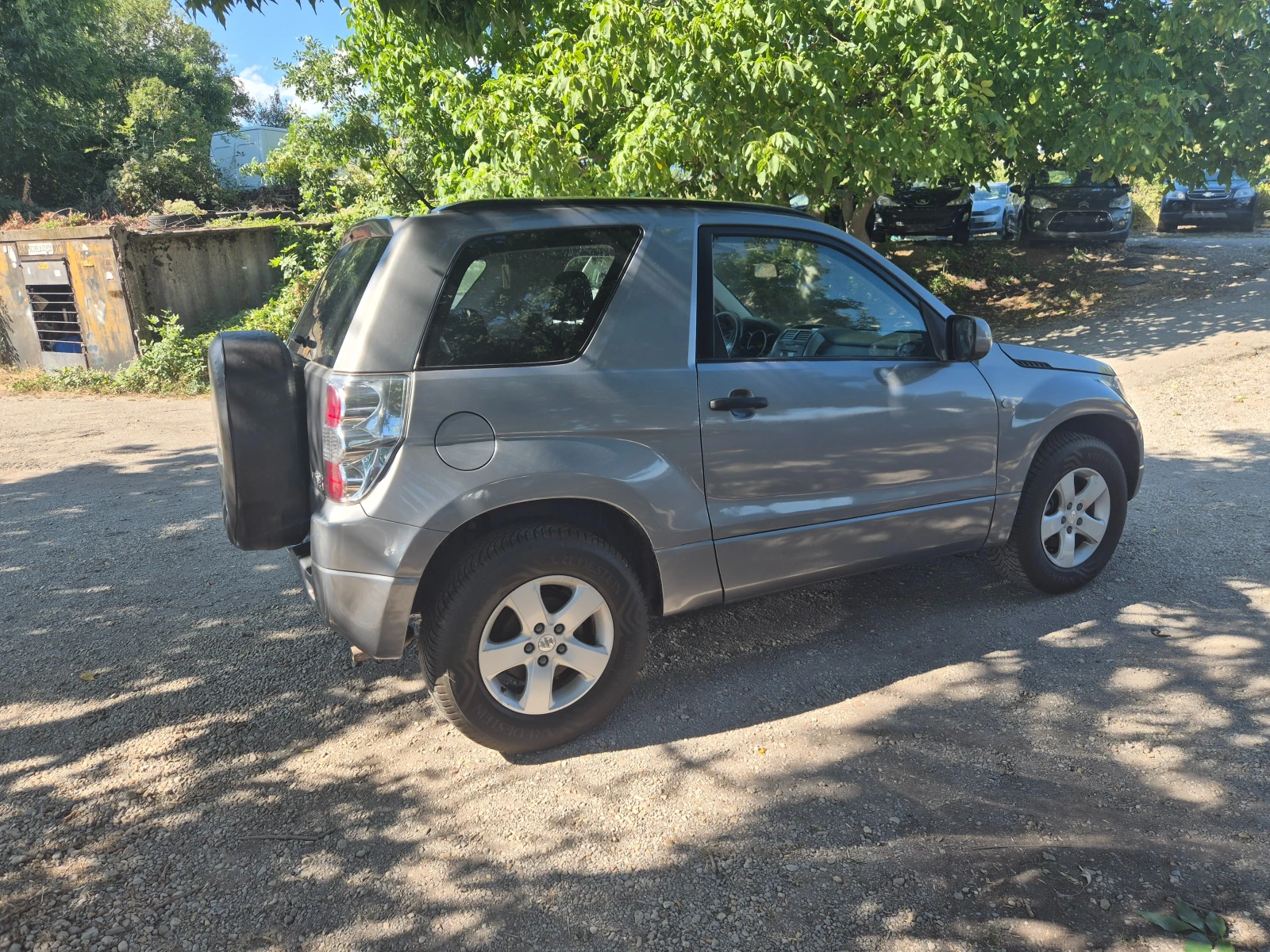 Suzuki Grand vitara 1.6i 4Х4 ВНОС ИТАЛИЯ БЕЗ РЪЖДИ И ЗАБЕЛЕЖКИ , снимка 4 - Автомобили и джипове - 48471181