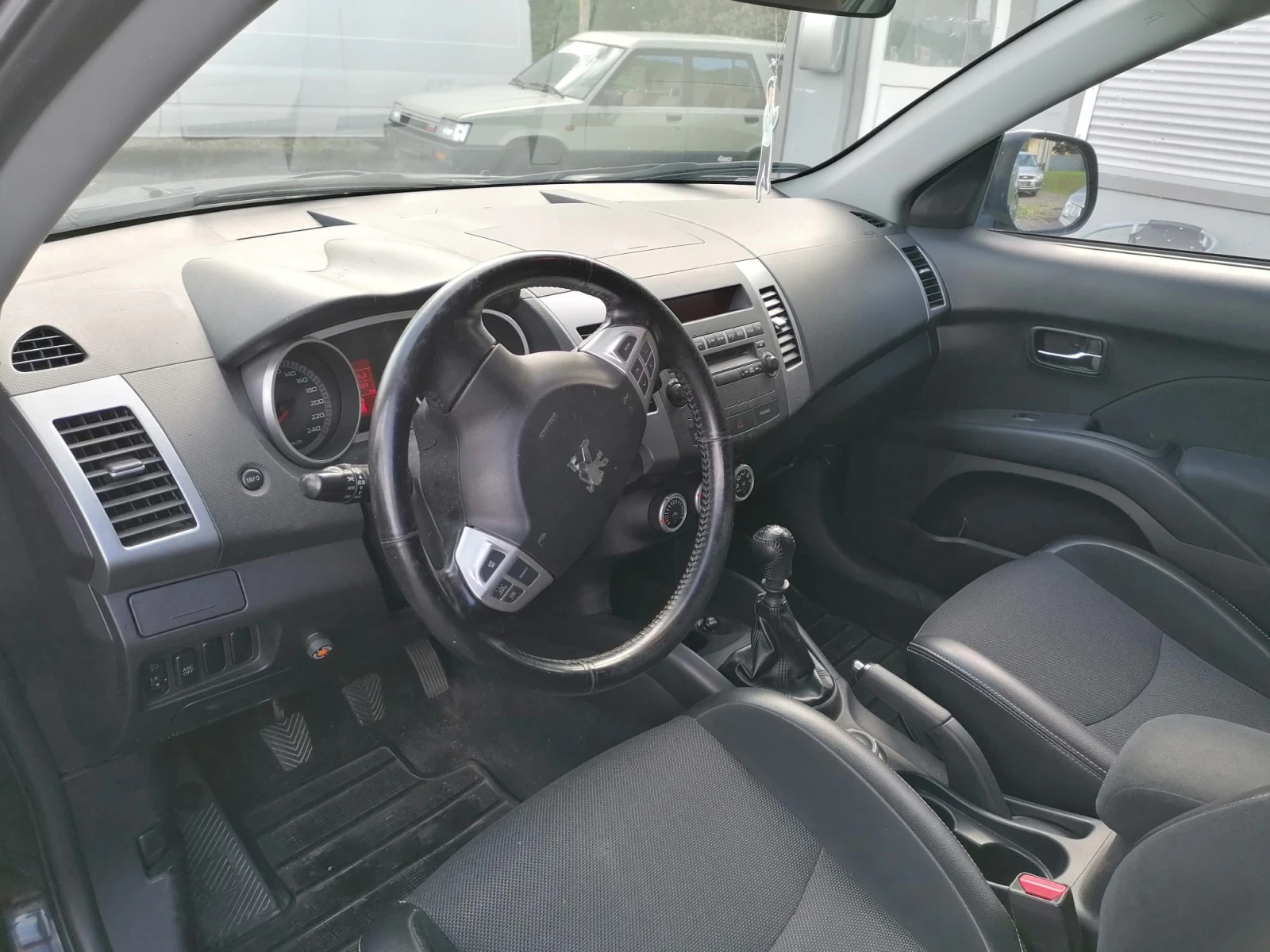 Peugeot 4007 2.2 HDi/4x4 - изображение 9