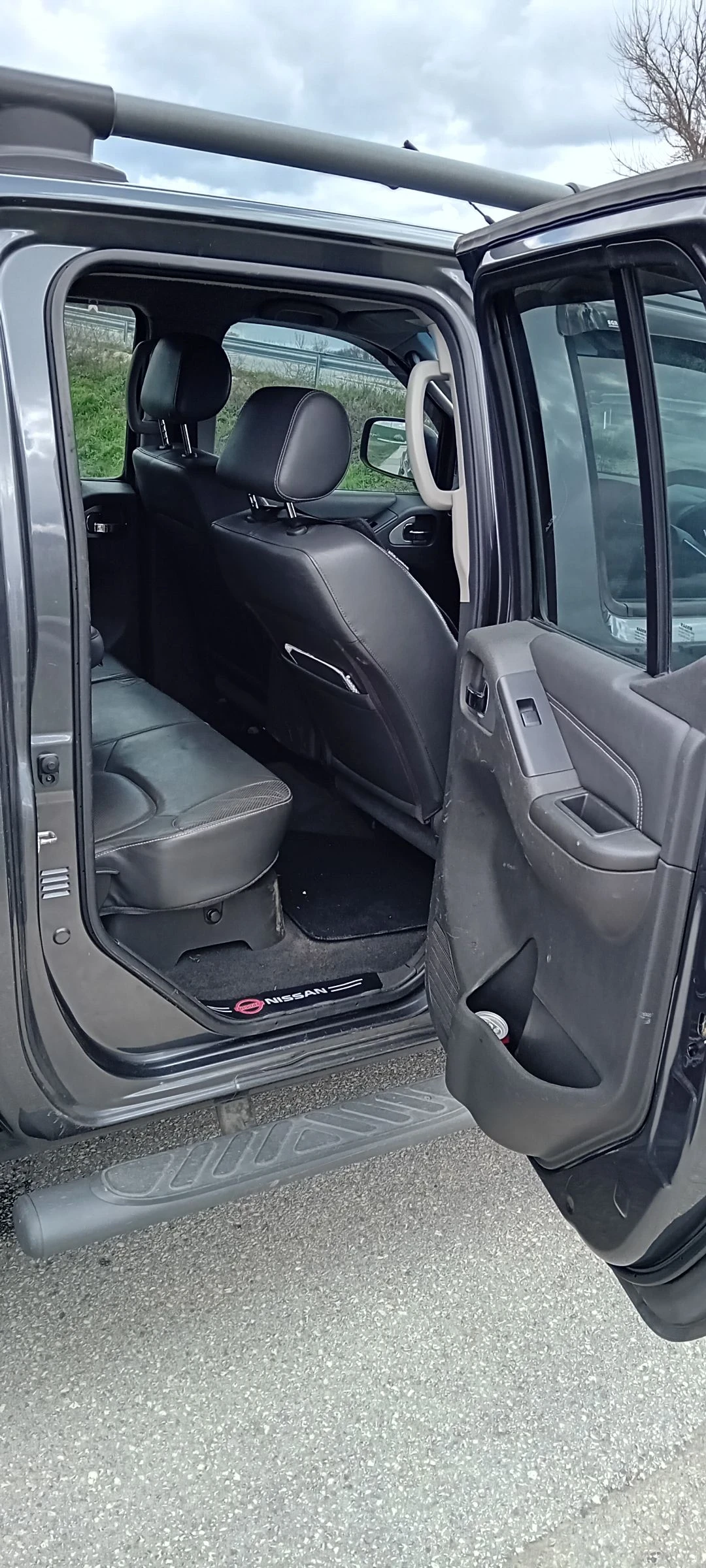 Nissan Navara, снимка 17 - Автомобили и джипове - 54145609