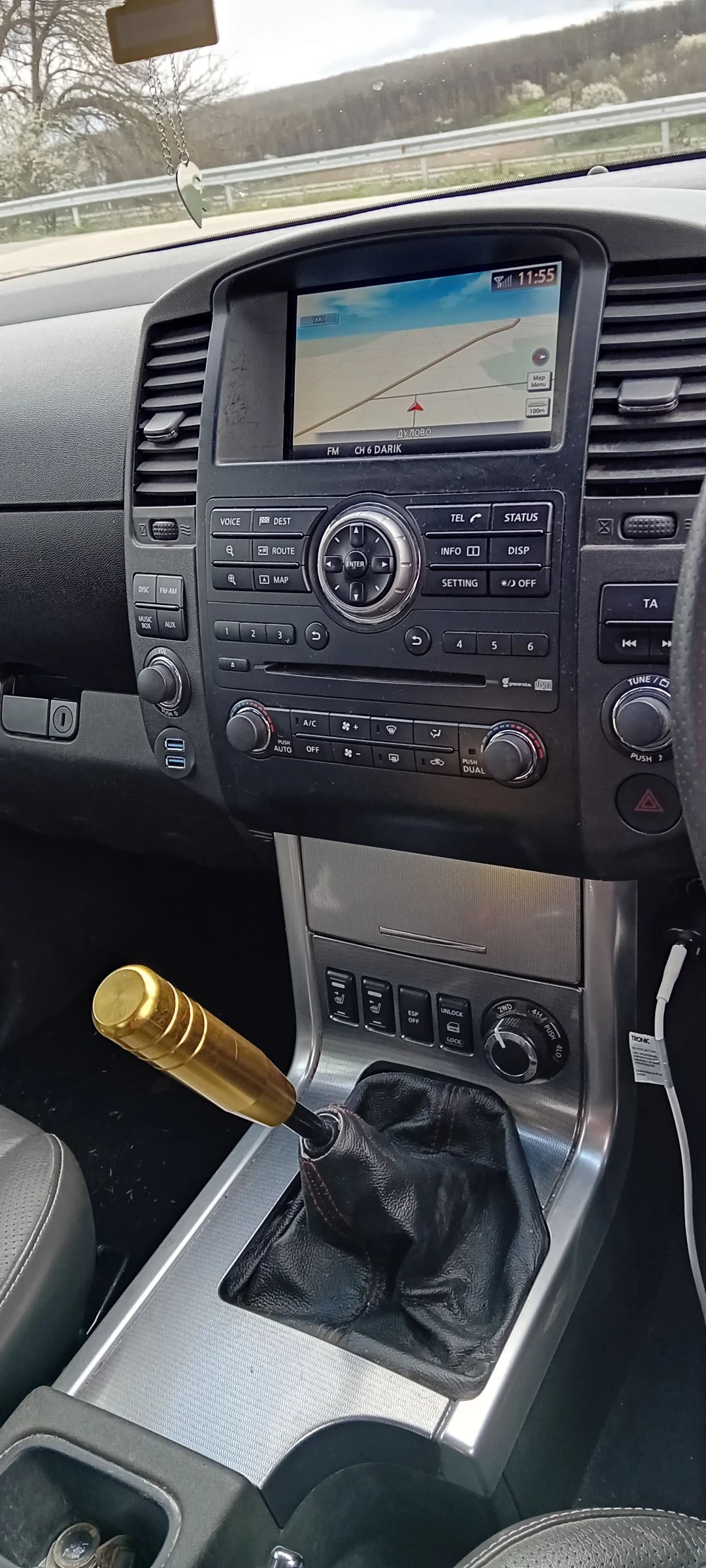 Nissan Navara, снимка 13 - Автомобили и джипове - 54145609