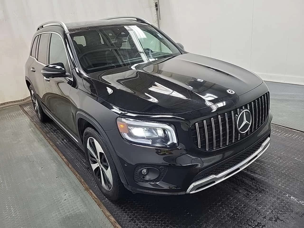 Mercedes-Benz GLB 250 * 360 * AMBIENT * ПОДГРЕВ , снимка 2 - Автомобили и джипове - 54413847