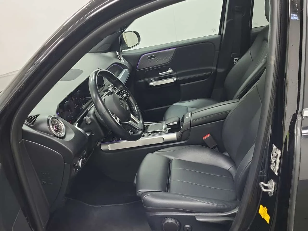 Mercedes-Benz GLB 250 * 360 * AMBIENT * ПОДГРЕВ , снимка 5 - Автомобили и джипове - 54413847