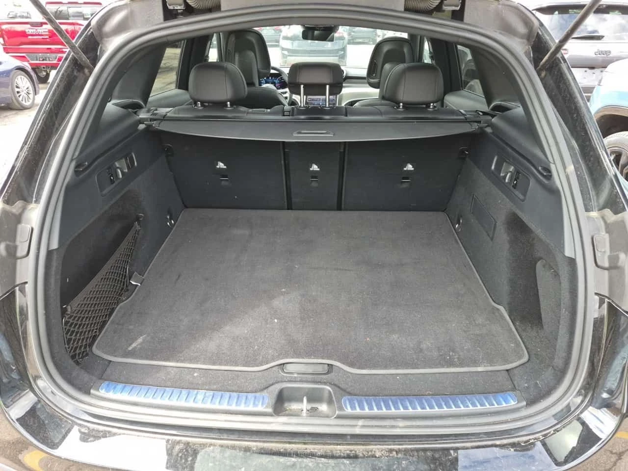 Mercedes-Benz GLC 300 AMG Line * Без инциденти * CARFAX * , снимка 13 - Автомобили и джипове - 54541739