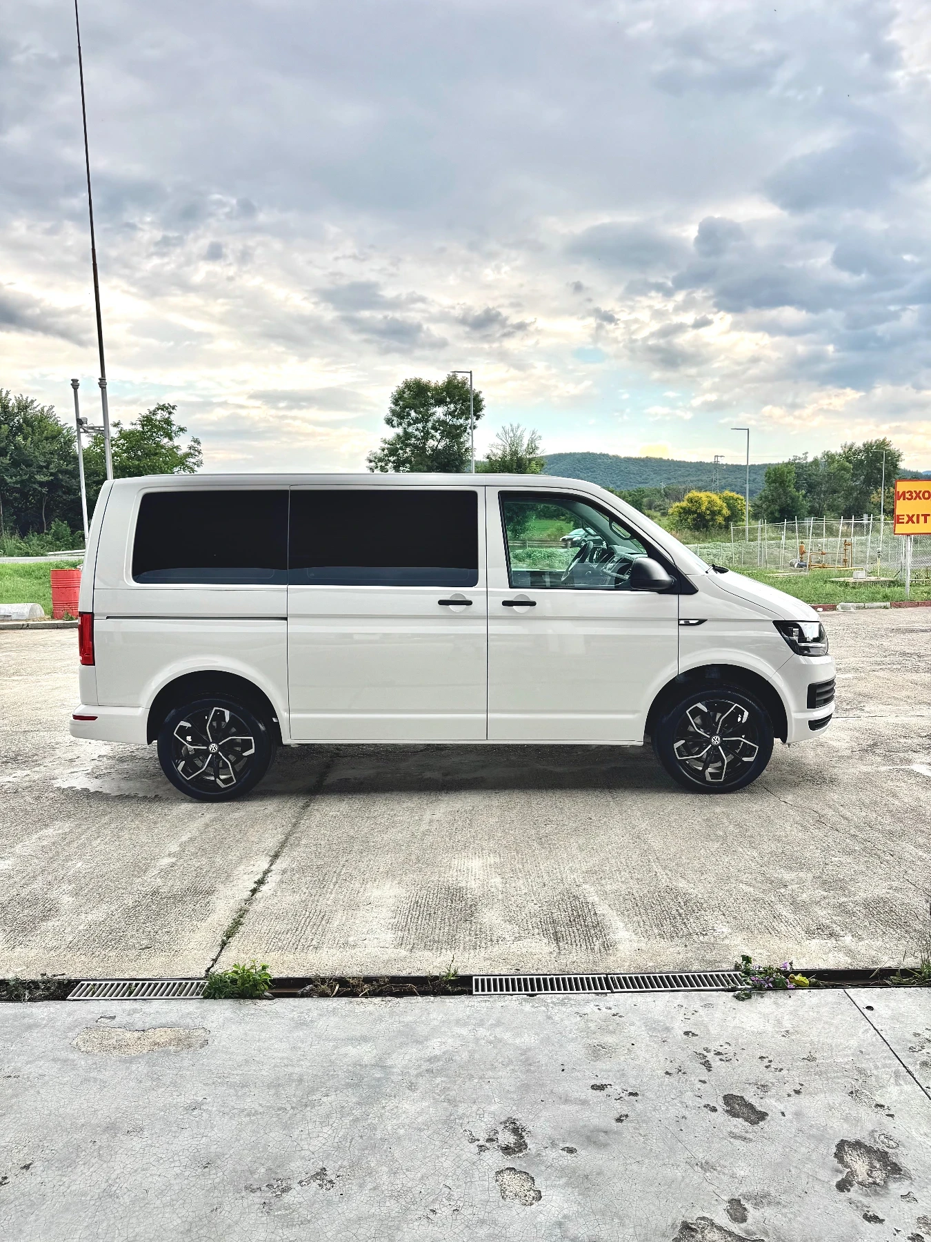 VW T6 2.0 TDI, 6 места, 2хКлима, Нави, EURO 6, Теглич !, снимка 6 - Бусове и автобуси - 55343727