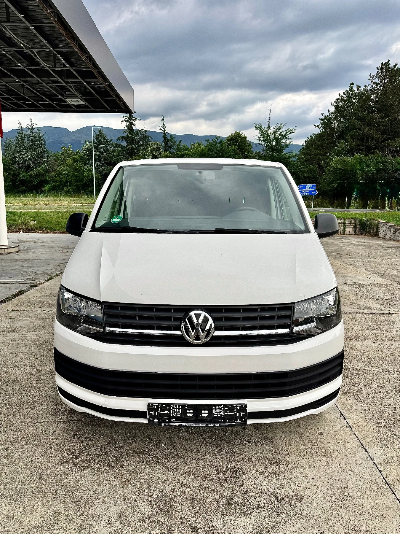 VW T6 2.0 TDI, 6 места, 2хКлима, Нави, EURO 6, Теглич !, снимка 2 - Бусове и автобуси - 55343727