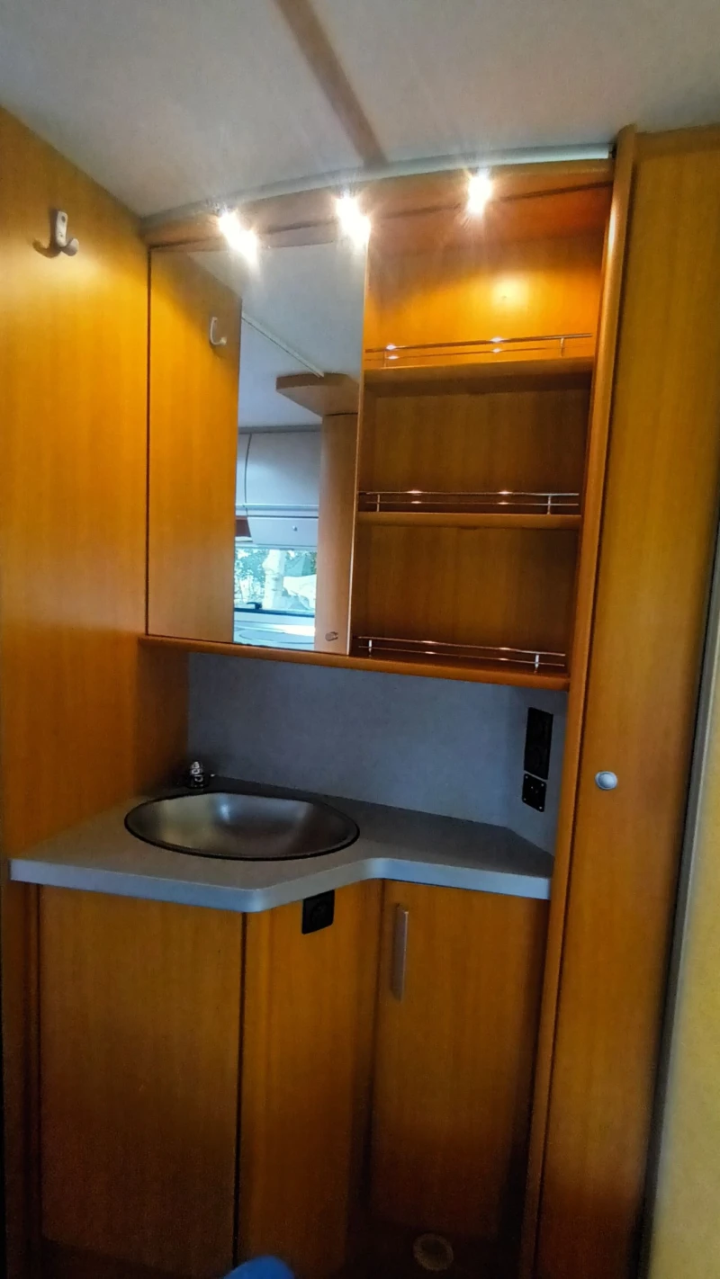 Каравана Fendt Saphir 470, снимка 9 - Каравани и кемпери - 51694736