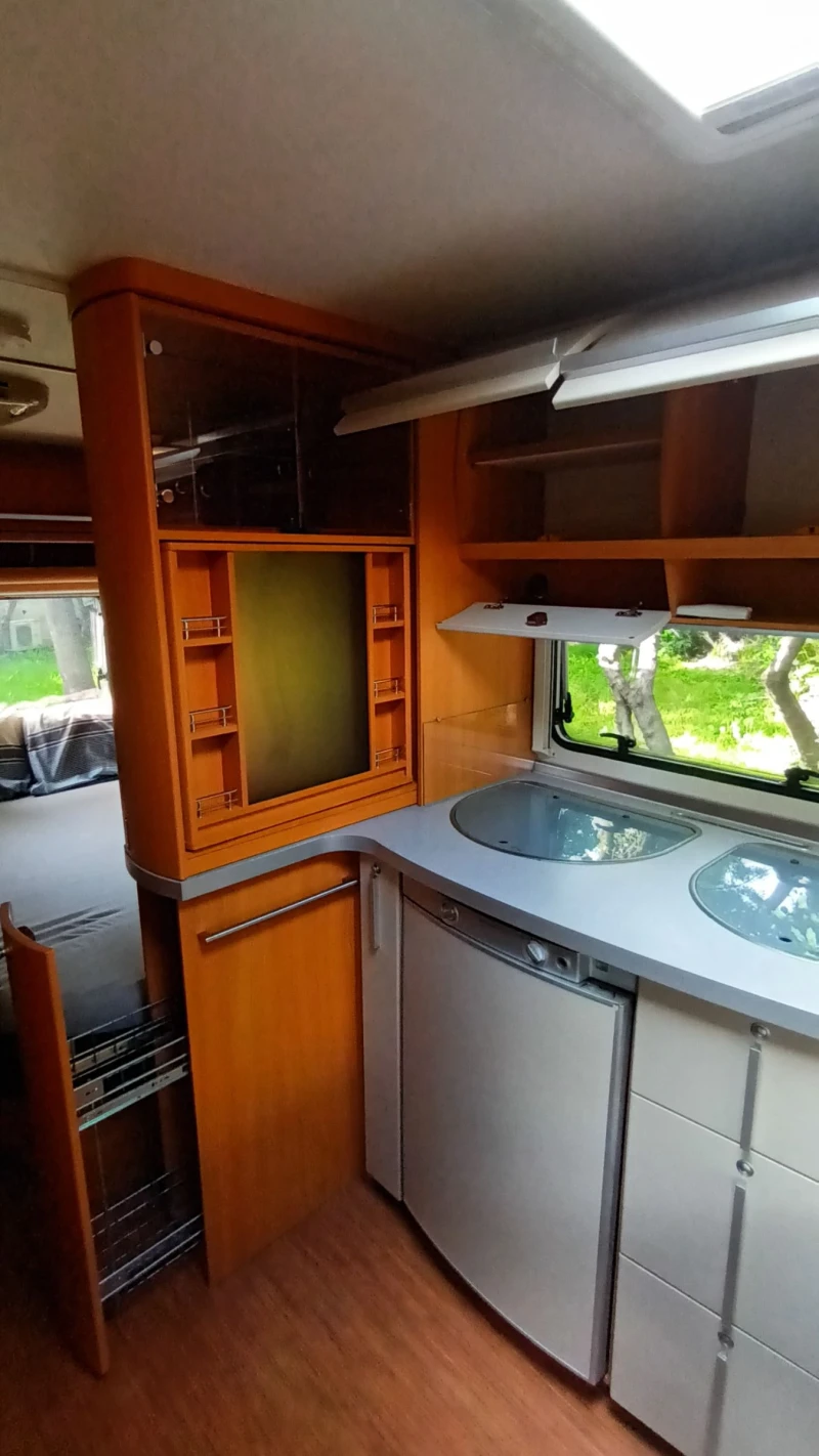 Каравана Fendt Saphir 470, снимка 8 - Каравани и кемпери - 51694736