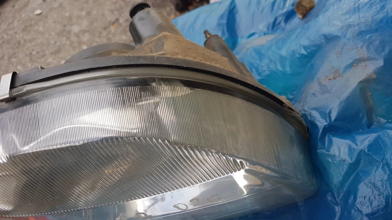 Nissan Micra 1.0I десен фар, снимка 4 - Автомобили и джипове - 52007827