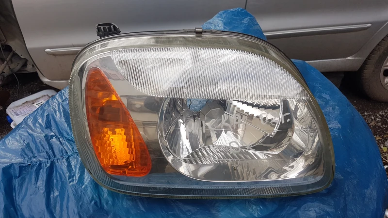 Nissan Micra 1.0I десен фар