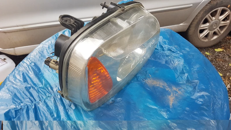 Nissan Micra 1.0I десен фар, снимка 3 - Автомобили и джипове - 52007827