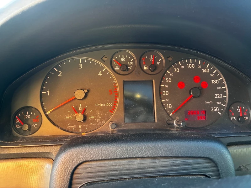 Audi A4 2.5 TDI, снимка 11 - Автомобили и джипове - 52296954