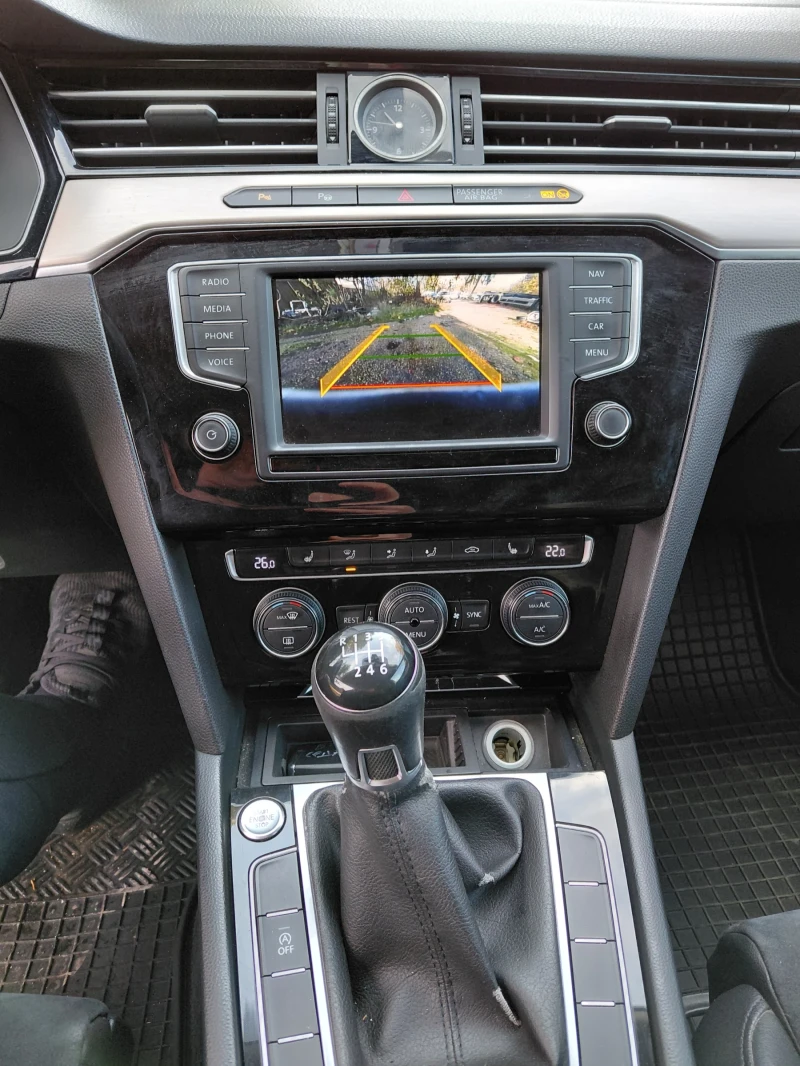 VW Passat 2.0-TDI B8-Седан.Регистриран, снимка 10 - Автомобили и джипове - 52393489