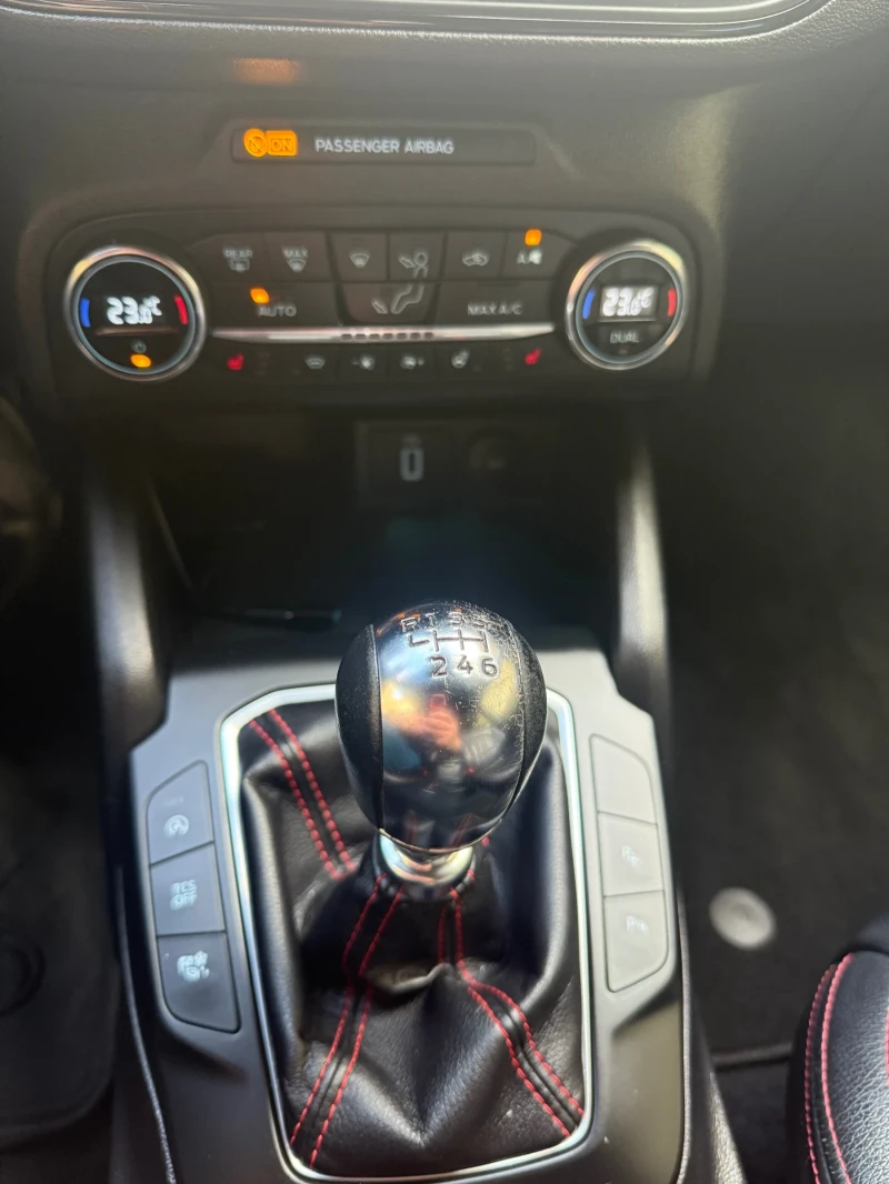 Ford Focus 2.0 150кс, снимка 13 - Автомобили и джипове - 52534686