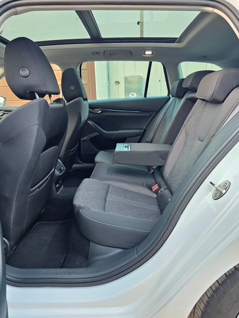 Skoda Octavia 2.0 TDI Clever Панорама Масаж Виртуален Педал, снимка 17 - Автомобили и джипове - 52805069