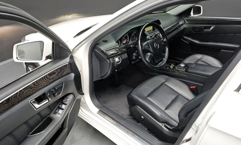 Mercedes-Benz E 350, снимка 12 - Автомобили и джипове - 52840436