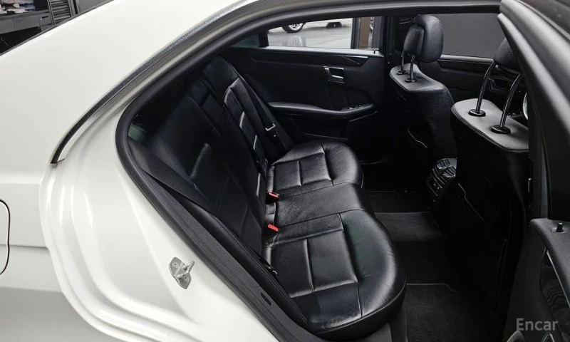 Mercedes-Benz E 350, снимка 11 - Автомобили и джипове - 52840436
