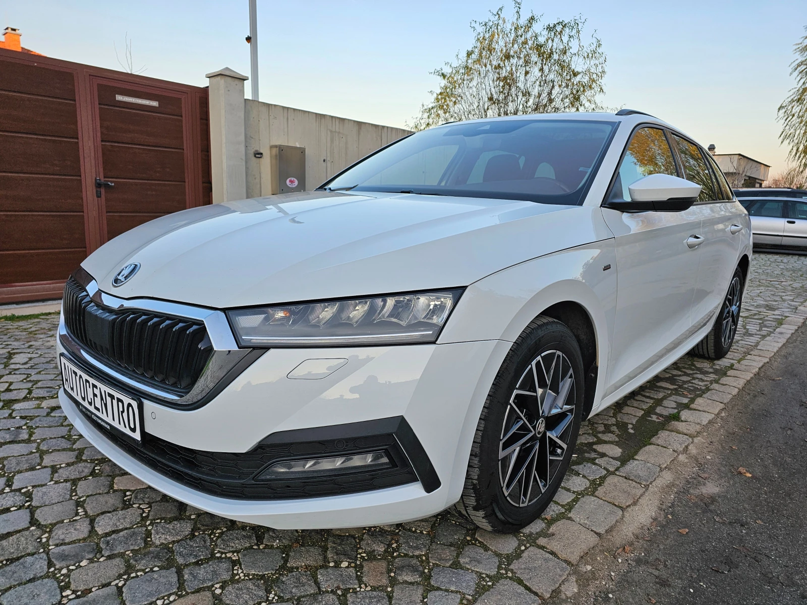 Skoda Octavia 2.0 TDI Clever Панорама Масаж Виртуален Педал, снимка 1
