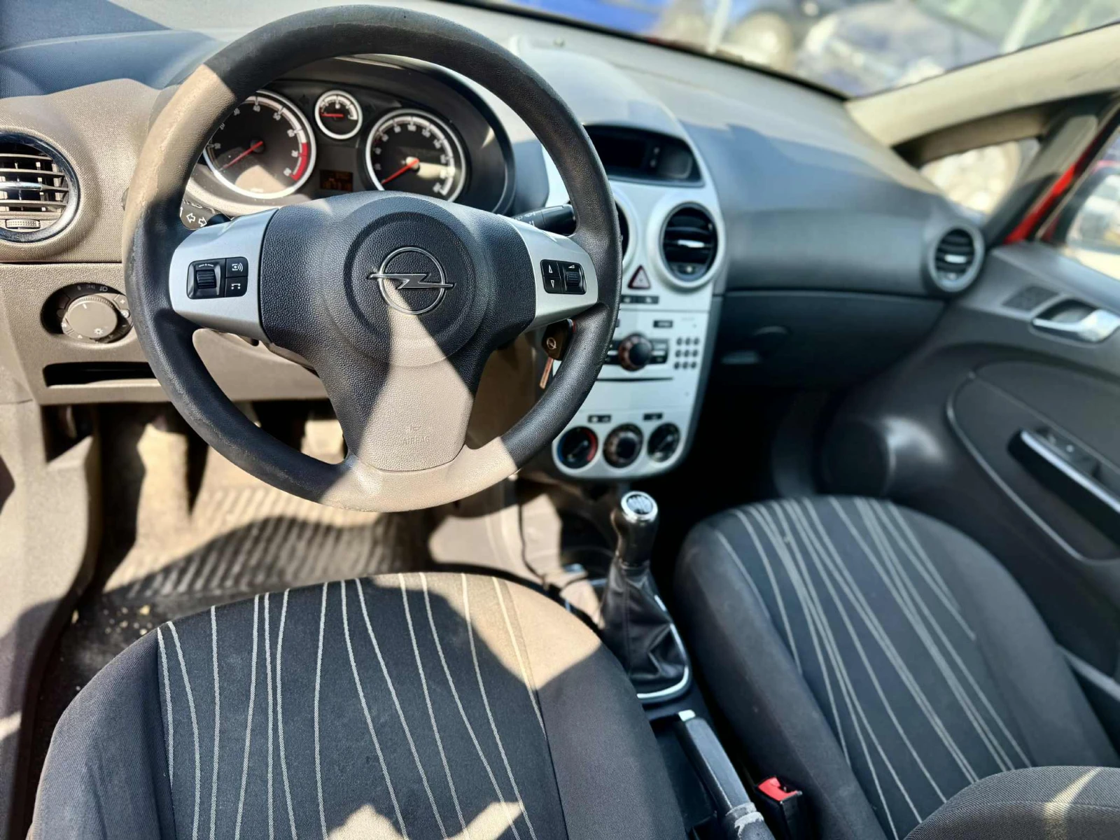 Opel Corsa 1.2 - изображение 10