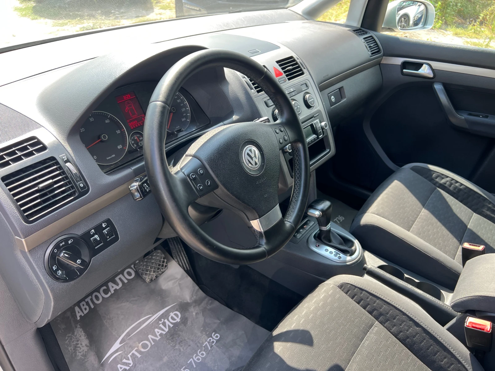VW Touran HIGHLINE 1.9TDI-105 DSG - изображение 9