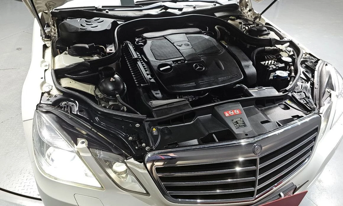 Mercedes-Benz E 350  - изображение 6