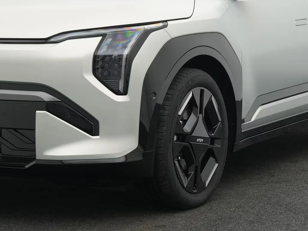 Kia EV3 Gt-Line 81.4kWh DISTR 360* HUD B/S Winter Package+, снимка 5 - Автомобили и джипове - 54358971