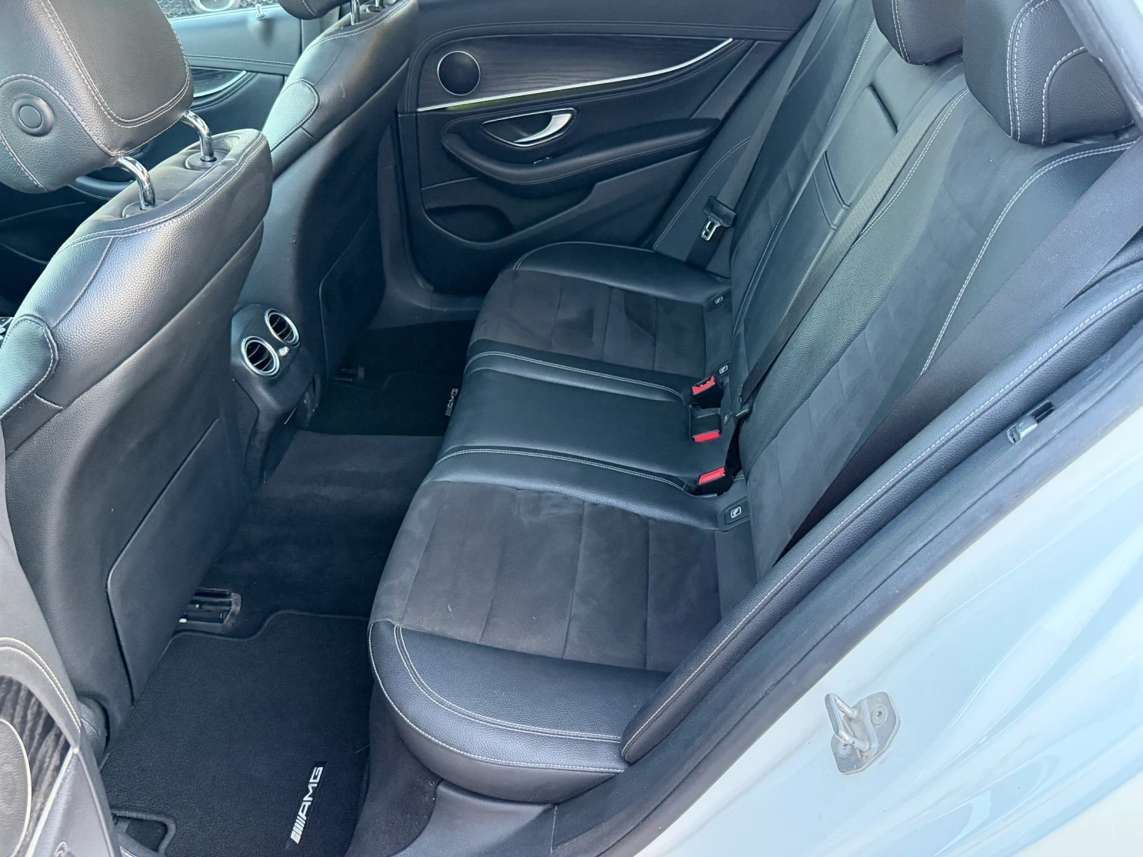 Mercedes-Benz E 350 D* 2020г* AMG* 9G* 172.000КМ* Сервизвизна История*, снимка 9 - Автомобили и джипове - 54728368