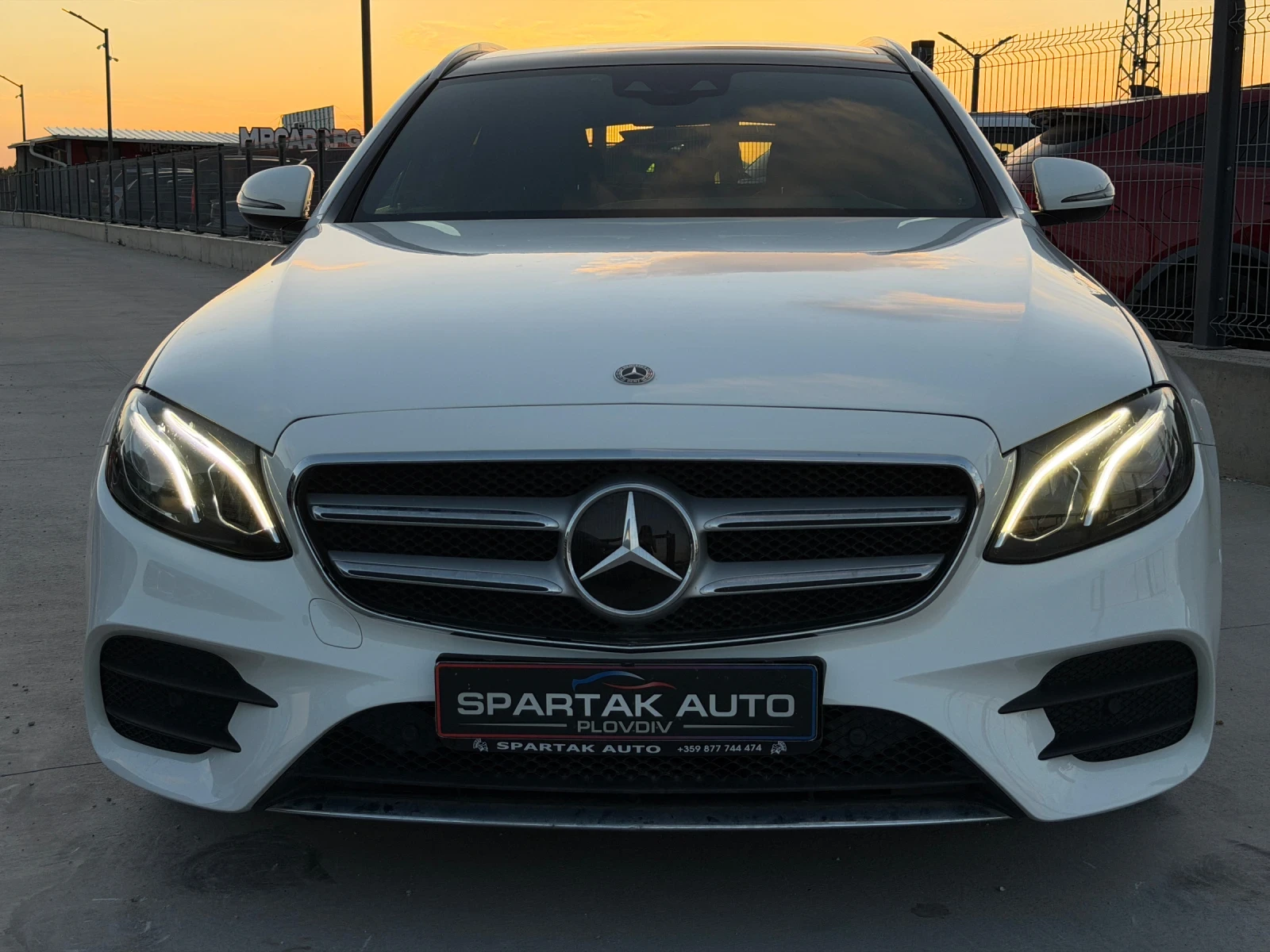 Mercedes-Benz E 350 D* 2020г* AMG* 9G* 172.000КМ* Сервизвизна История*, снимка 2 - Автомобили и джипове - 54728368