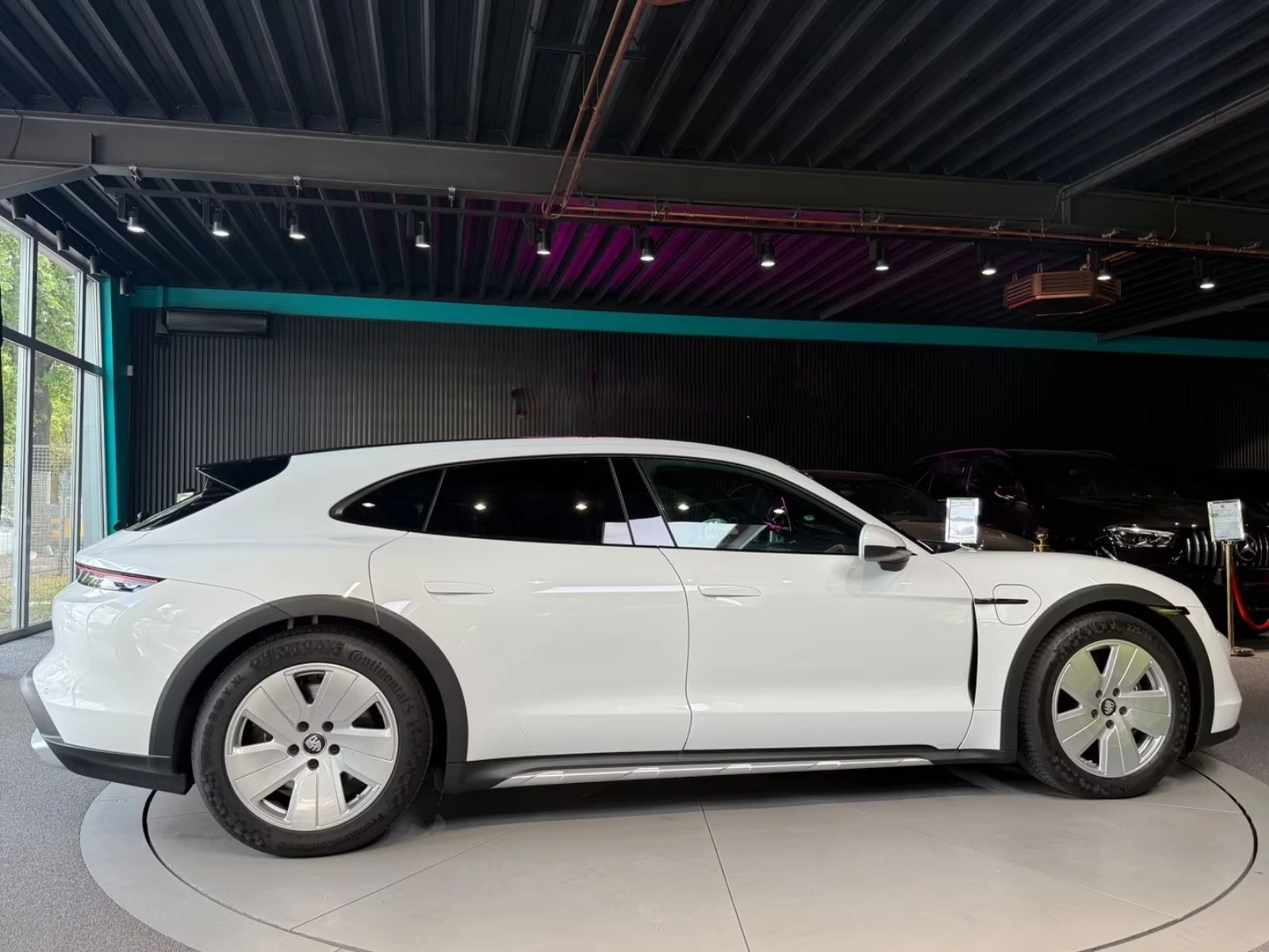 Porsche Taycan 4 / CROSS TURISMO / PANO / , снимка 8 - Автомобили и джипове - 55091016