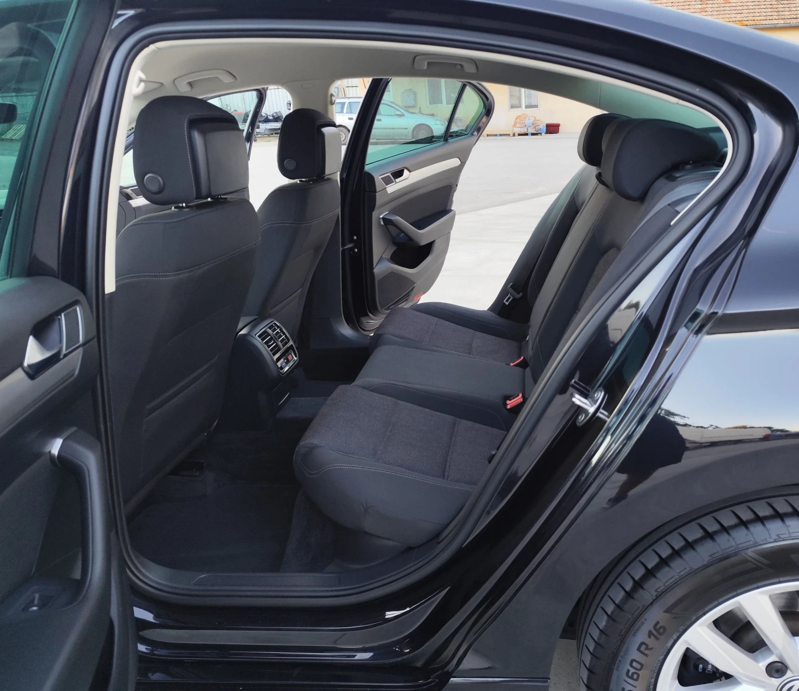 VW Passat 2.0TDI-150к-FULL-LED-NAVI-BI-XENON-ПОДГРЯВАНЕ-EU-6, снимка 11 - Автомобили и джипове - 55424478