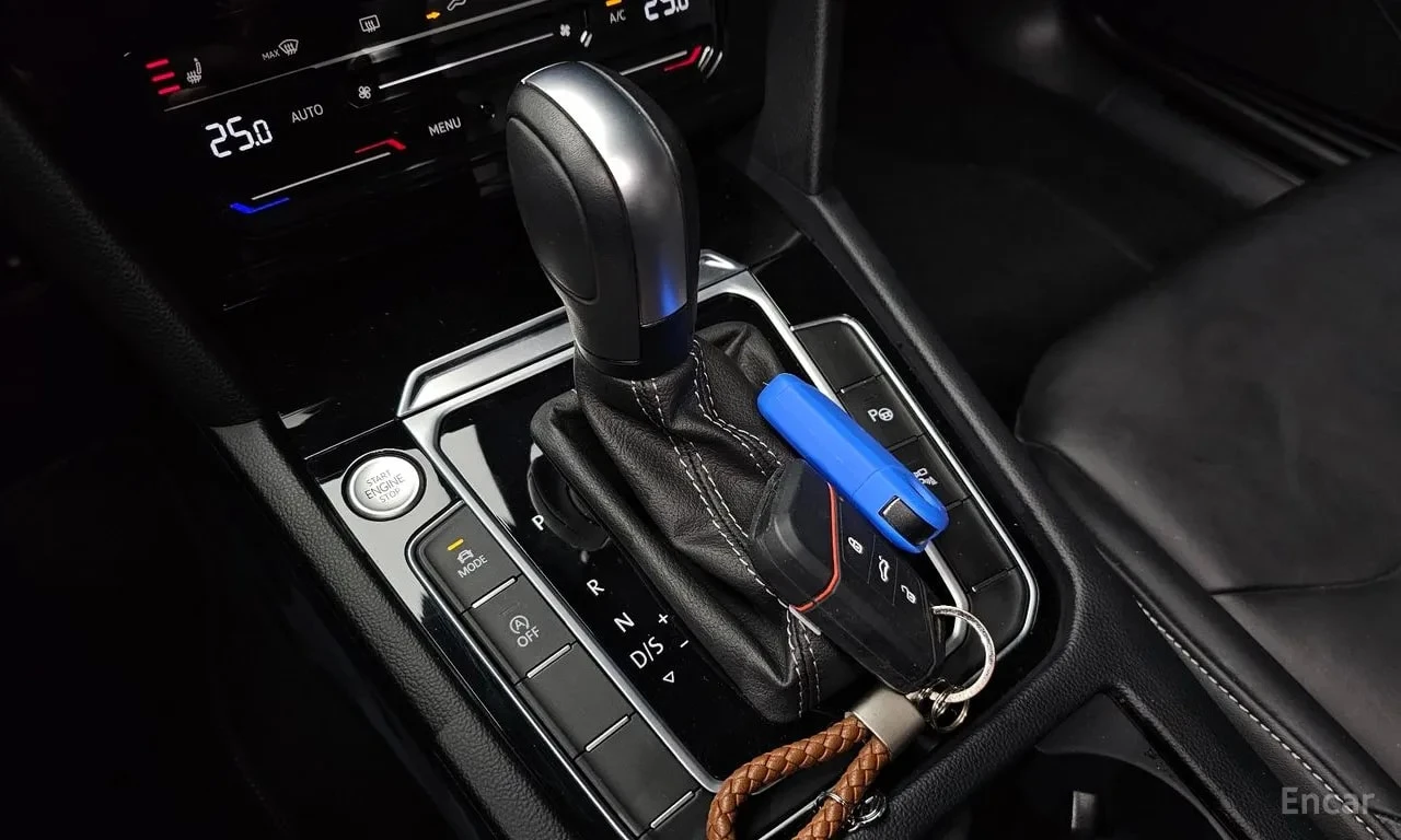 VW Arteon  R LIINE 4Motion / СЕРТИФИКАТ ЗА ОТЛИЧНО КАЧЕСТВО , снимка 9 - Автомобили и джипове - 55923210