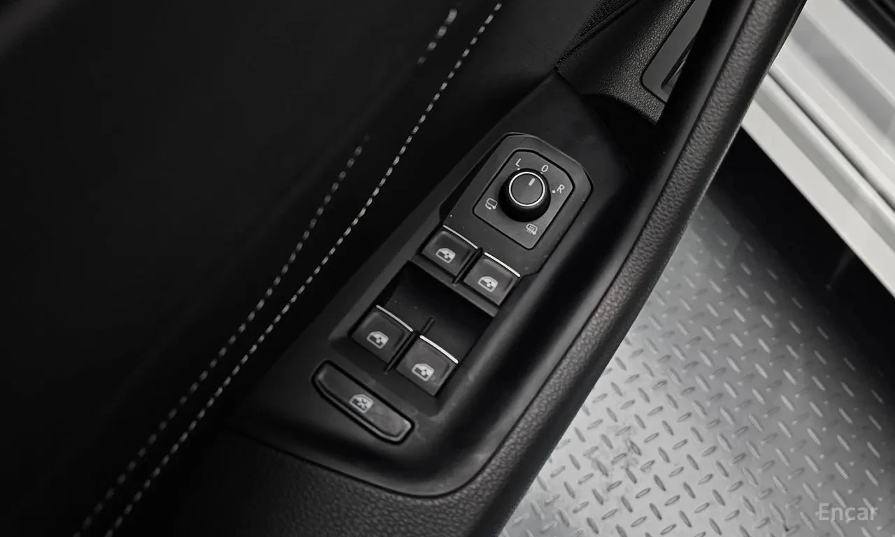 VW Arteon  R LIINE 4Motion / СЕРТИФИКАТ ЗА ОТЛИЧНО КАЧЕСТВО , снимка 16 - Автомобили и джипове - 55923210