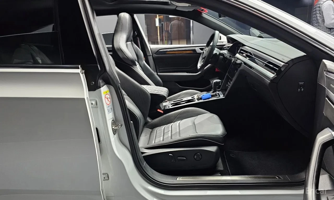 VW Arteon  R LIINE 4Motion / СЕРТИФИКАТ ЗА ОТЛИЧНО КАЧЕСТВО , снимка 10 - Автомобили и джипове - 55923210