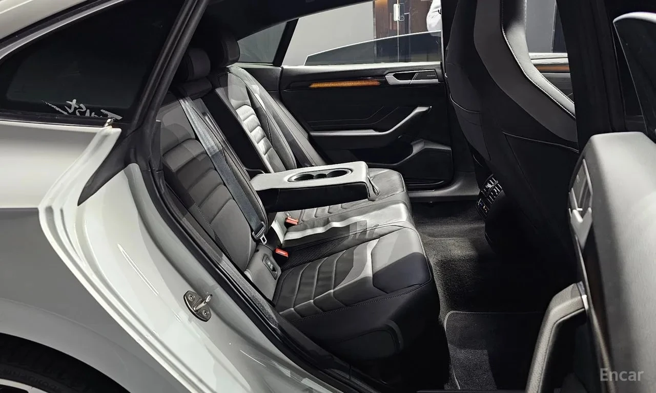 VW Arteon  R LIINE 4Motion / СЕРТИФИКАТ ЗА ОТЛИЧНО КАЧЕСТВО , снимка 12 - Автомобили и джипове - 55923210