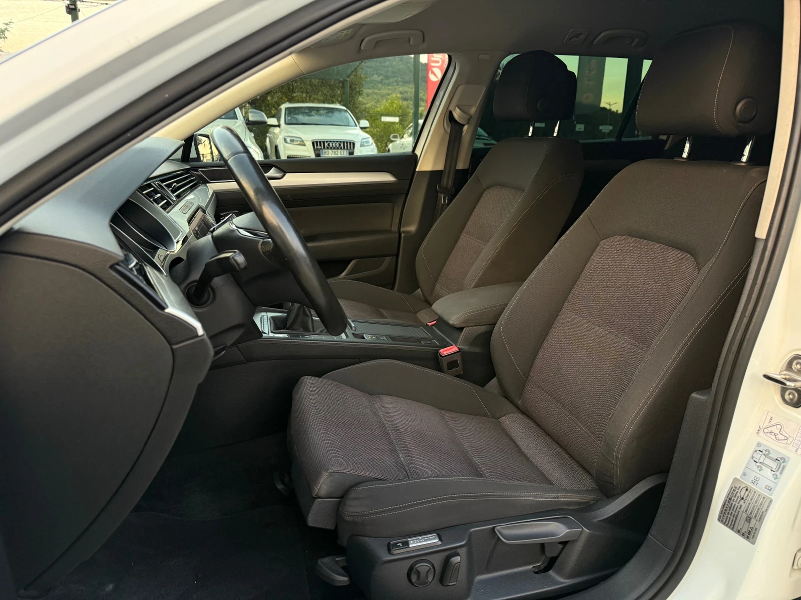 VW Passat 2.0TDi HIGHLINE КАСКО+ ОБСЛУЖВАНЕ , снимка 9 - Автомобили и джипове - 55957573