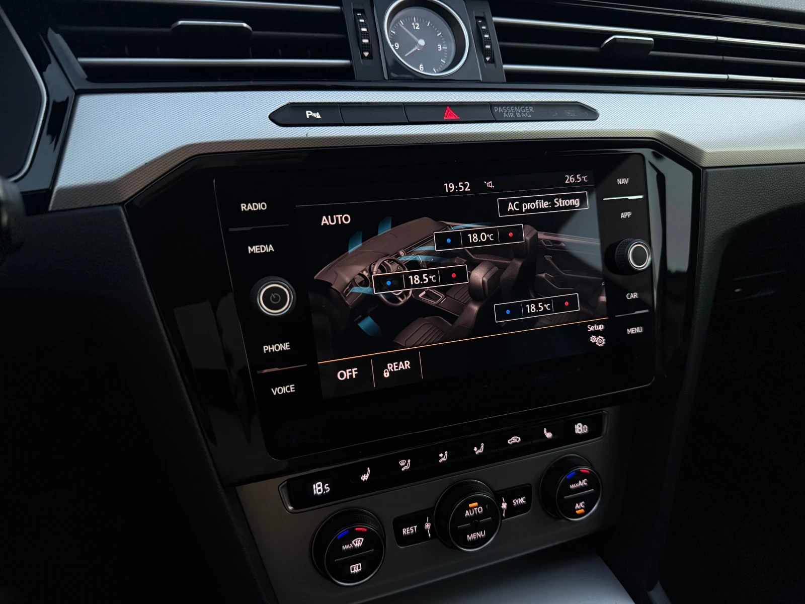 VW Passat 2.0TDi HIGHLINE КАСКО+ ОБСЛУЖВАНЕ , снимка 11 - Автомобили и джипове - 55957573