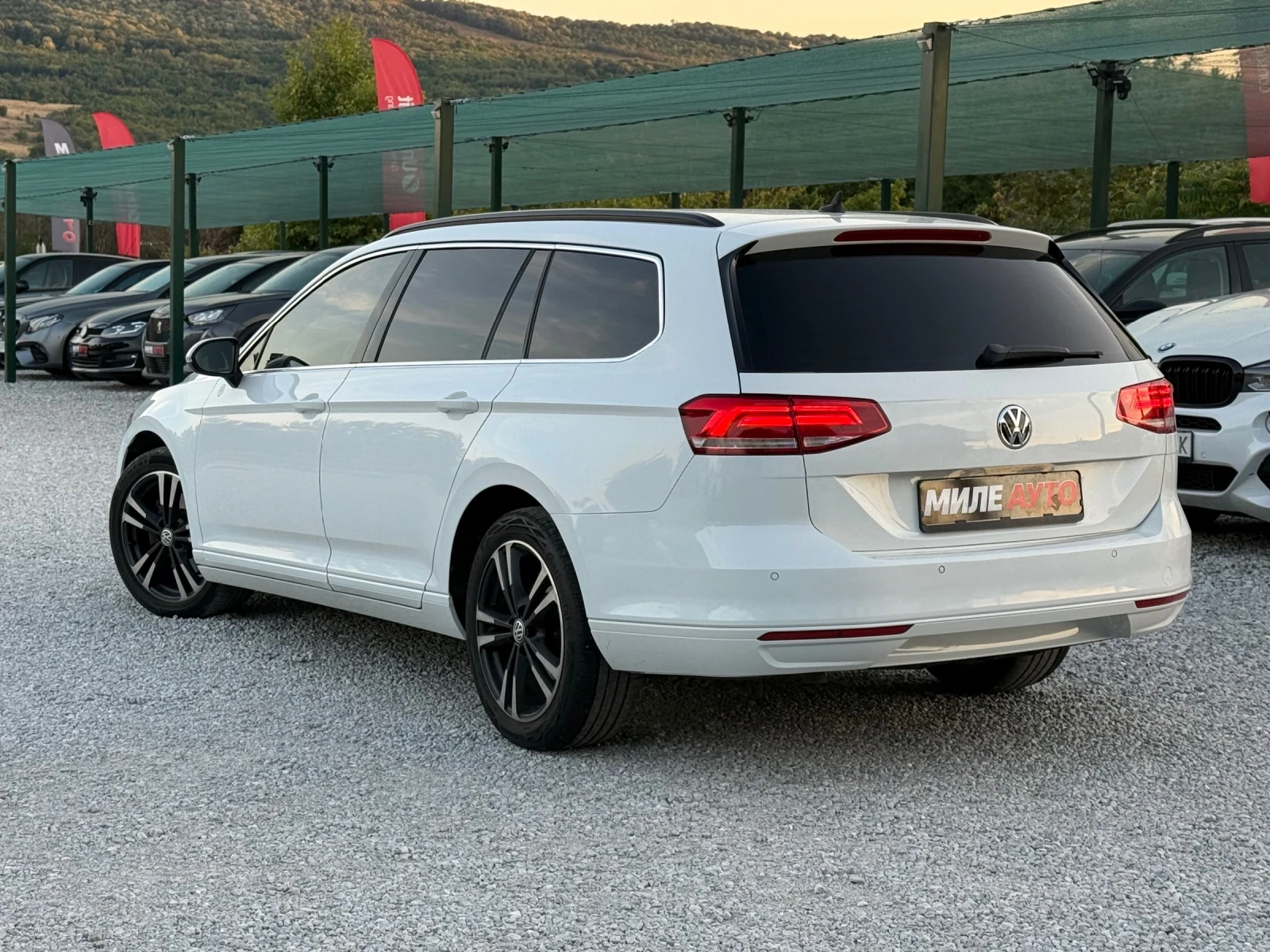 VW Passat 2.0TDi HIGHLINE КАСКО+ ОБСЛУЖВАНЕ , снимка 4 - Автомобили и джипове - 55957573
