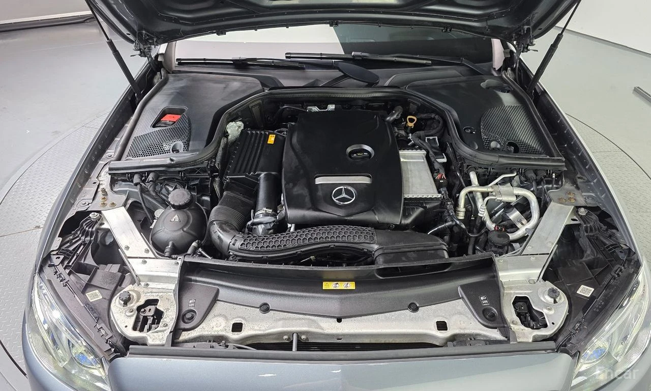 Mercedes-Benz E 300 BURMESTER* ДИГИТАЛНО* ТАБЛО* ОБДУХВАНЕ* ДИСТРОНИК*, снимка 17 - Автомобили и джипове - 56193296
