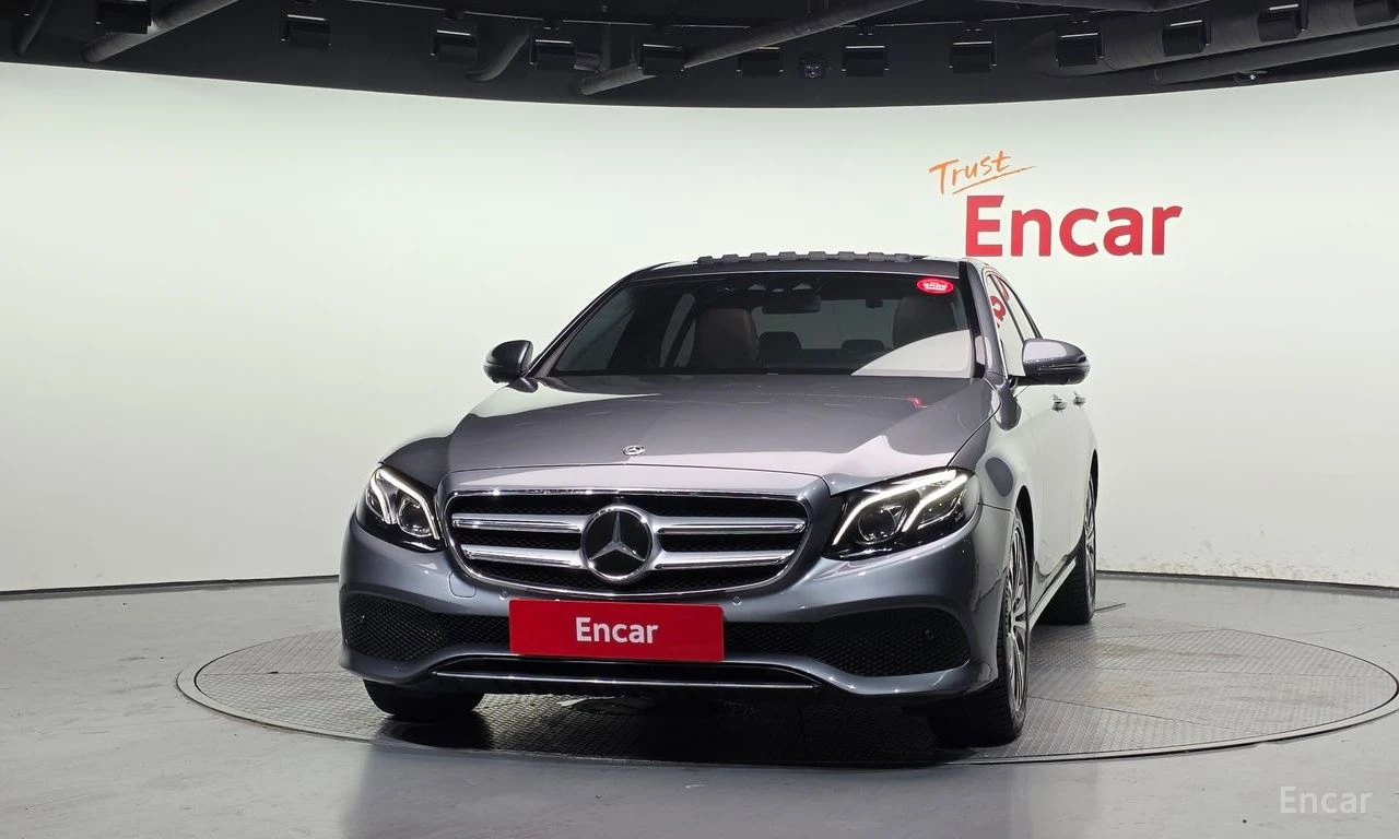 Mercedes-Benz E 300 BURMESTER* ДИГИТАЛНО* ТАБЛО* ОБДУХВАНЕ* ДИСТРОНИК*, снимка 3 - Автомобили и джипове - 56193296