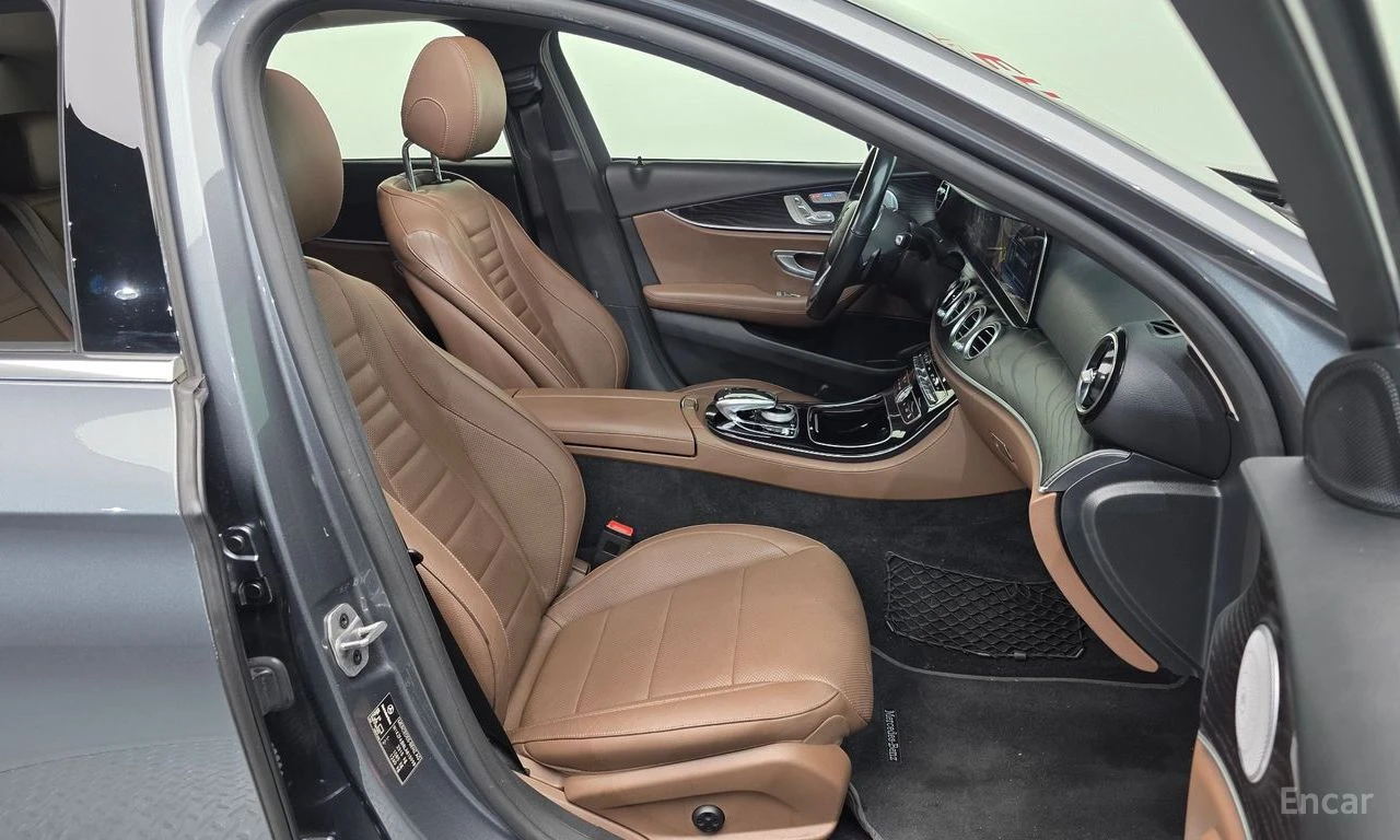 Mercedes-Benz E 300 BURMESTER* ДИГИТАЛНО* ТАБЛО* ОБДУХВАНЕ* ДИСТРОНИК*, снимка 13 - Автомобили и джипове - 56193296
