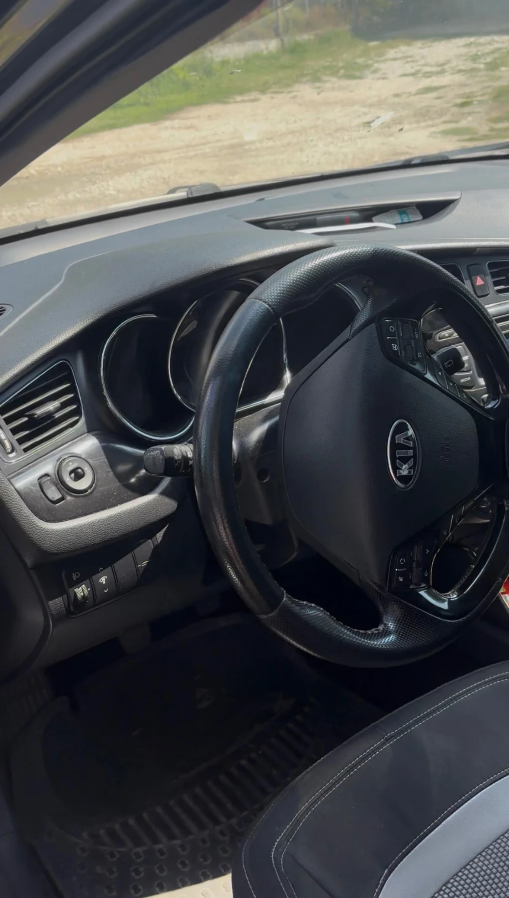 Kia Ceed 1.6 CRDI, снимка 8 - Автомобили и джипове - 56629593