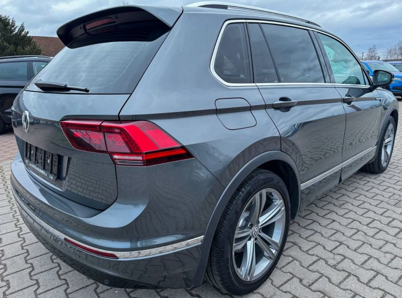 VW Tiguan 2xR-Line / 4-Motion / NEW MEDIA / PANORAMA, снимка 5 - Автомобили и джипове - 49298559