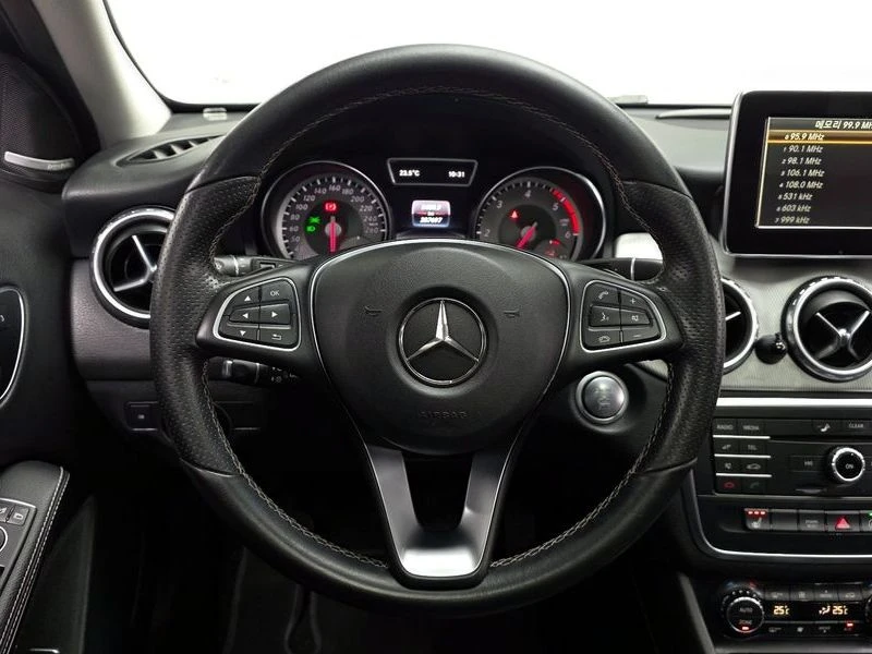 Mercedes-Benz GLA GLA200 d| 136к.с.| ВКЛ.ТЕХНОТЕСТ, снимка 12 - Автомобили и джипове - 55222032