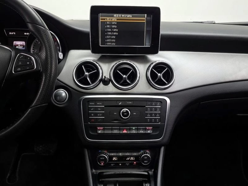Mercedes-Benz GLA GLA200 d| 136к.с.| ВКЛ.ТЕХНОТЕСТ, снимка 13 - Автомобили и джипове - 55222032